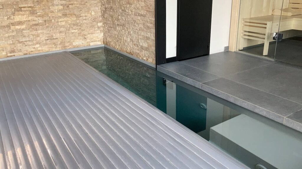 Photo du volet intégré dans la réalisation d'une piscine intérieure à Waremme