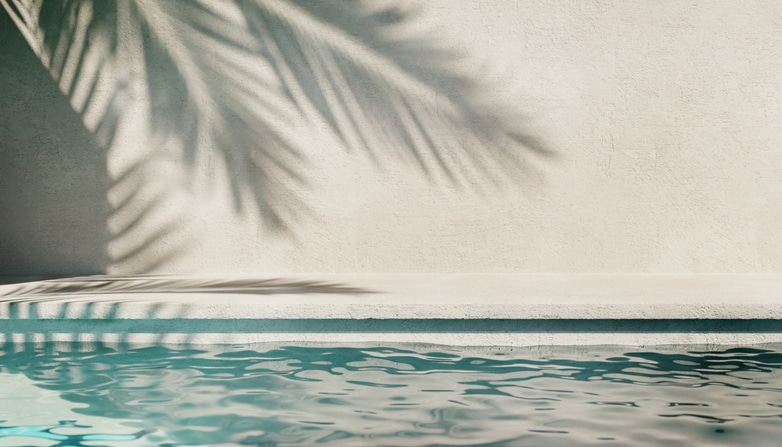 piscine en beton vue de gros plan